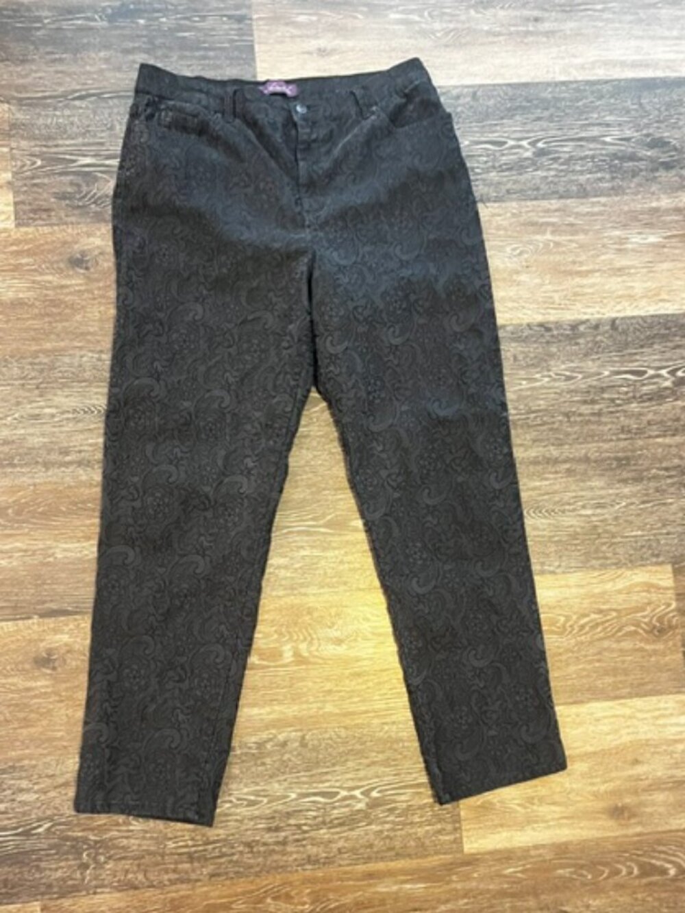 Women's Gloria Vanderbilt Faint Paisley Black Pants. Size 16, Stretch, Ex Con!
